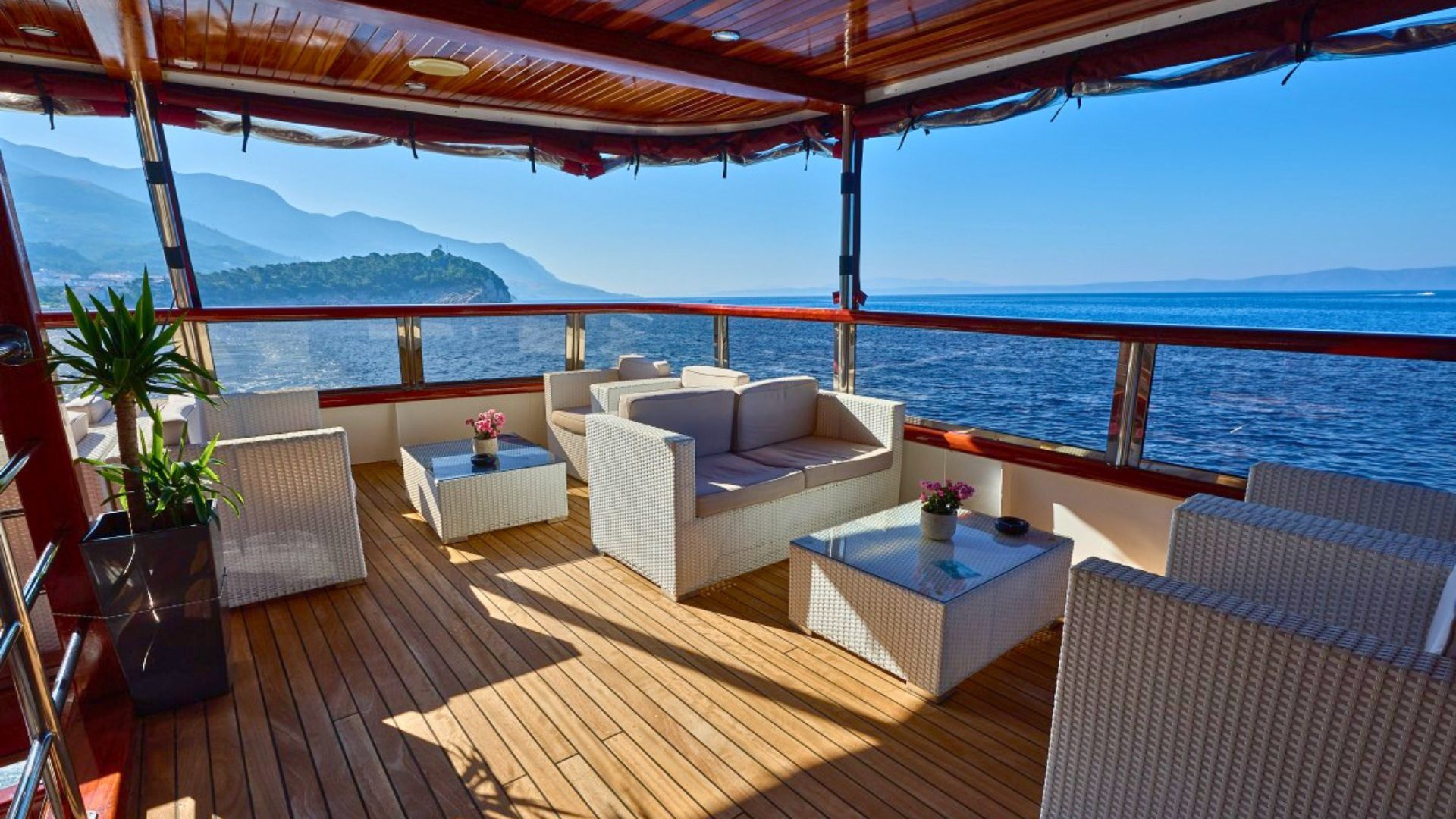 MS Azzurro Upper Deck Outdoor Lounge